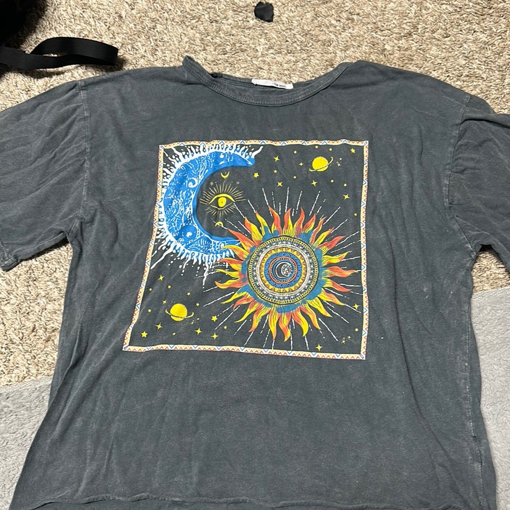 it's a gray shirt